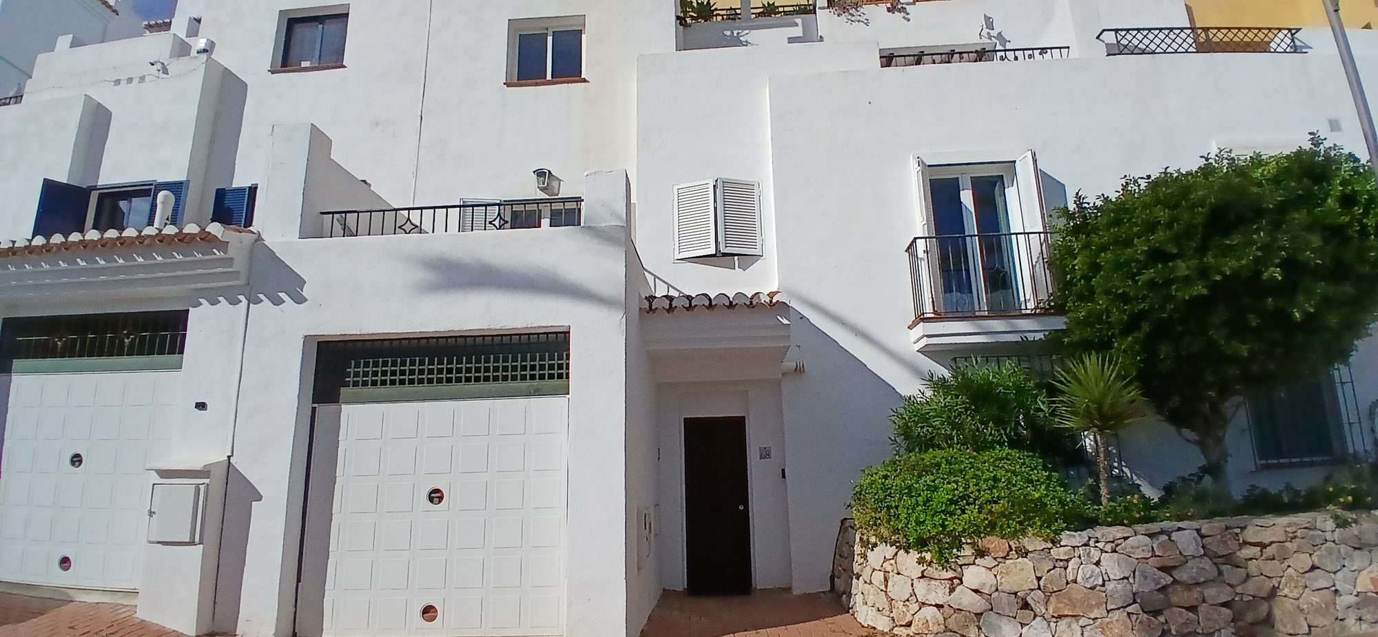 Entrada y garaje de Casa Los Altos 68