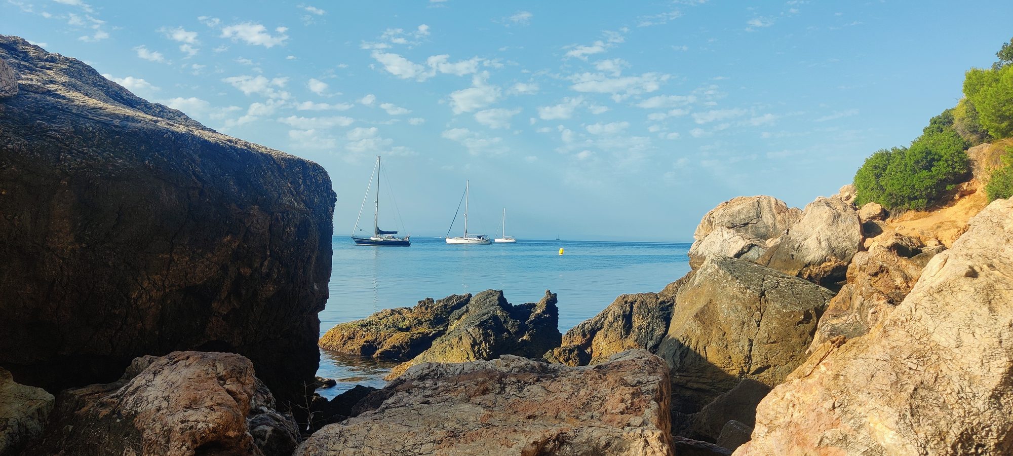 Playa de La Herradura, zona de windsurf y paddle surf