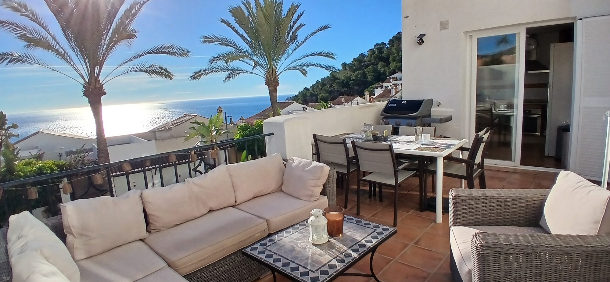 Terraza y exteriores de Casa Los Altos 68 con vistas al mar